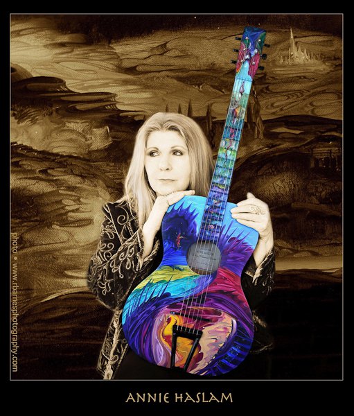 Annie et sa guitare peinte, photo de Richard Barnes